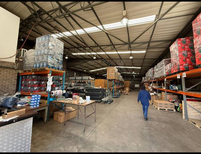 1,535M² WAREHOUSE TO LET IN SPARTAN
